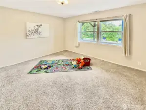 Large 2nd bedroom