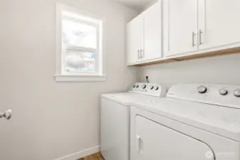 Disclaimer Secondary photos of same floor plan on different lot in different community: Photos are from another Luna, finishes, upgrades, and features may vary.
