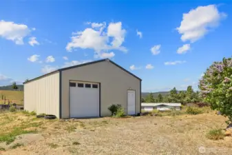 Detached garage/shop