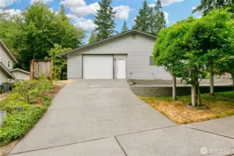 extra garage bay and shop