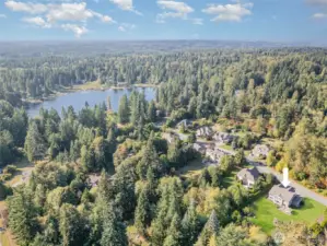 Echo Lake boat launch is adjacent to this neighborhood, so bring your paddle boards or kayaks!