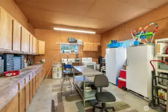 15x43 shop attached to garage with second kitchen