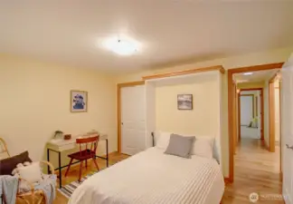 2nd Bedroom w/Murphy Bed