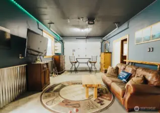 Garage Bay Recreational Space