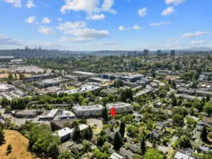 Fantastic location in the Bryan neighborhood, bordering the Shops at U Village.  Short walk to University of Washington, and easy commute to I-5 and I-520.