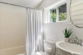 Cottage full bathroom