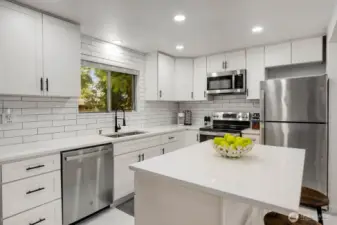 So much counter space & storage!