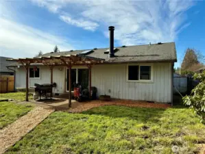 7703 NE 159th Pl, Vancouver provides a large fully fenced backyard, outbuildings, covered patio, making it an easy commute using I205 and SR500