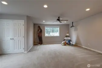 Huge bedroom #5 /play room/ Bonus room