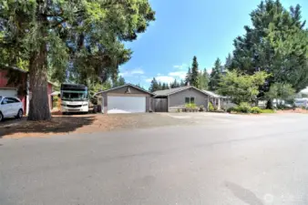 Plenty of parking off the street!