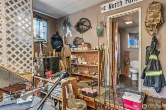 1/4 bath in garage