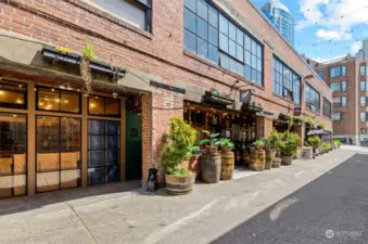 Vibrancy thrives in Post Alley, where you'll discover amazing Seattle restaurants just a 15-minute walk away.