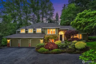 Welcome Home to a Gorgeous Home & a Gardeners Paradise!