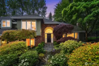 Warm & welcoming entry