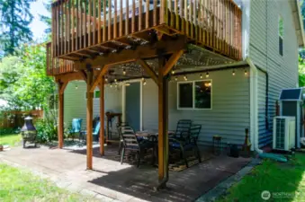 Doesn't this look like the perfect place to spend summer evenings?!