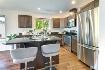Large Island with Seating