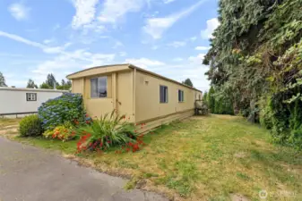 Private corner lot