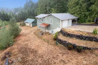 Detached garage