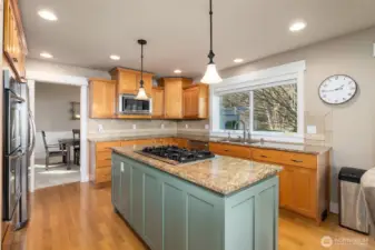Kitchen with center island & gas range - all appliances included