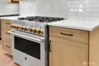 36" Gas Range w/6 Burners