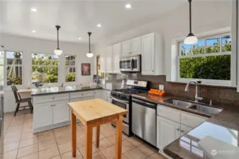 Very well laid out kitchen.