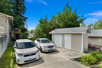 Parking for 2 for the lower unit. Storage shed and boiler house for the heated shared driveway.