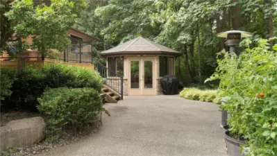Patio + Outdoor Kitchen & Entertainment Room.