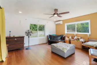 Enjoy this bonus room
