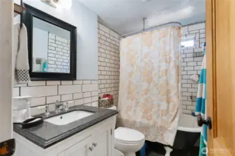 Main FULL bathroom