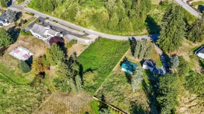 Surrounded by beautiful homes, great neighborhood