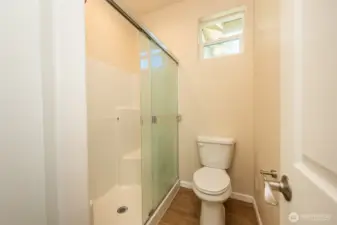 Primary En-suite Bath