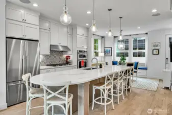 Since purchase, the seller made several improvements, extended the oak floors, upgraded to wool carpets, added buit in bench seating, designer lighting and stunning wallpapers.