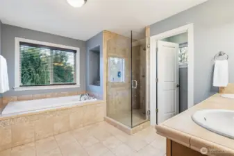 5 Piece En-Suite Primary Bath