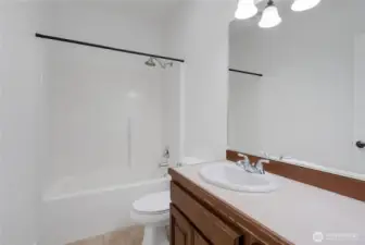 Upstairs full bath.