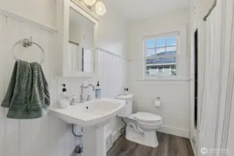 Main house upstairs bathroom