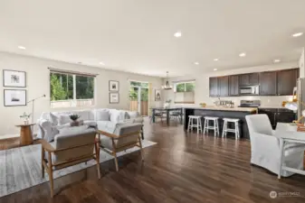 Open concept livingroom and kitchen