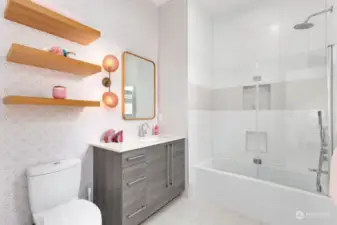 En-suite full bathroom, recently remodeled top to bottom