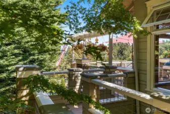 "bridge" connecting carport to deck