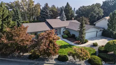 Beautifully kept mature landscaping