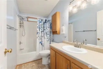 Full guest bath conveniently located near additional bedrooms