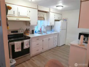 Kitchen lots of cabinets and couter space