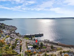 Outdoor enthusiasts will enjoy the walking trails and the nearby park that is perfect for launching paddleboards or kayaks!