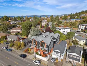 Just a short stroll to Alki Beach restaurants, pubs and coffee houses, yet tucked away from the street providing a quiet and tranquil setting.