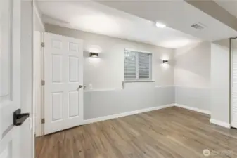 4th bedroom with full bath. or use as an office.