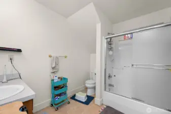Upstairs full bathroom