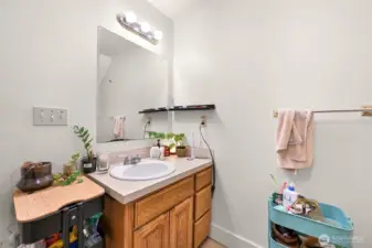 Upstairs full bathroom