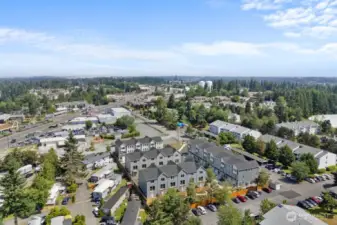 Photographs are for illustrative purposes only. Features, finishes, interior/exterior colors, landscaping and floorplan shown may vary from actual homes built.