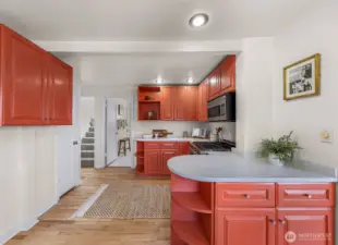 Cheerful kitchen, centrally located