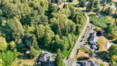 This quiet, quaint neighborhood is in such a ideal location!
