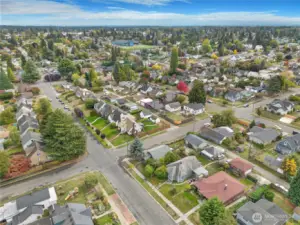 This home is about 3 blocks from the library, 3 minutes from Safeway, and 6 minutes from the Tacoma Mall.